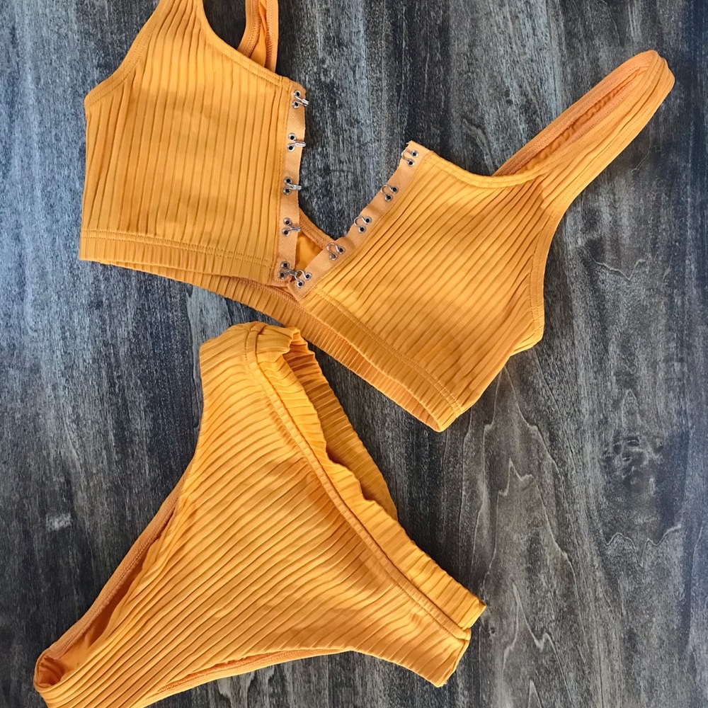 Ribbed high-waist bikini set